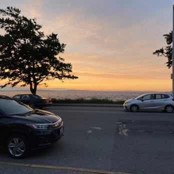 Alki Pho & Bar - Sunset breathtaking view while you enjoy pho - Vietnamese Near Me - Seattle, Washington
