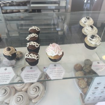 Dots Cafe - Last of the cupcakes - Cafes Near Me - Pasadena, California