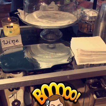 Atown - They shouldn't have "wine and cookies" advertised if they are only sometimes available. It turns an expectation into a disappointment. - Accessories Near Me - Austin, Texas