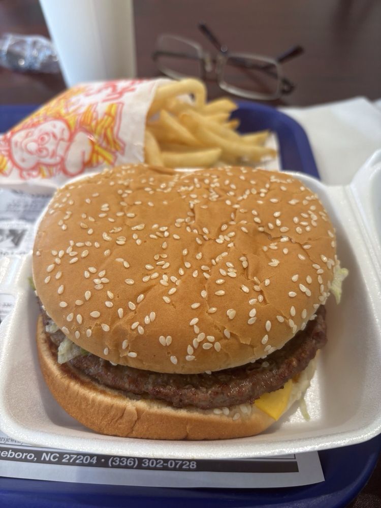 Pete's Burgers & More Logo