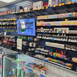 Puff Love - PUFF LOVE - Smoke Shop Interior