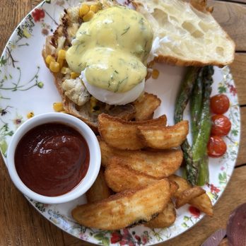 Bloom & Bee - Crab cake Benedict - New American Near Me - Houston, Texas