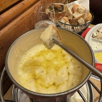Swiss Chuchi - Fondue - Fondue Near Me - Zürich, ZH Swiss Chuchi - Fondue - Fondue Near Me - Zürich, ZH