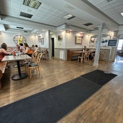 Well Fed - Seating area