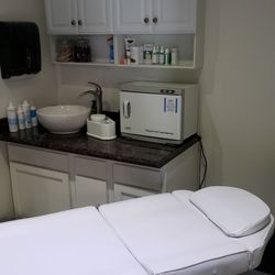 Epiphany Body Sugaring - Cute setup!