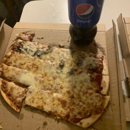 Terribly built pizza. Toppings were poorly spread out, failure to distribute the cheese, terribly cut. Terribly built pizza. Toppings were poorly spread out, failure to distribute the cheese, terribly cut.