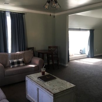 The Rigdon House - Sitting room - Hotels Near Me - Cambria, California The Rigdon House - Sitting room - Hotels Near Me - Cambria, California