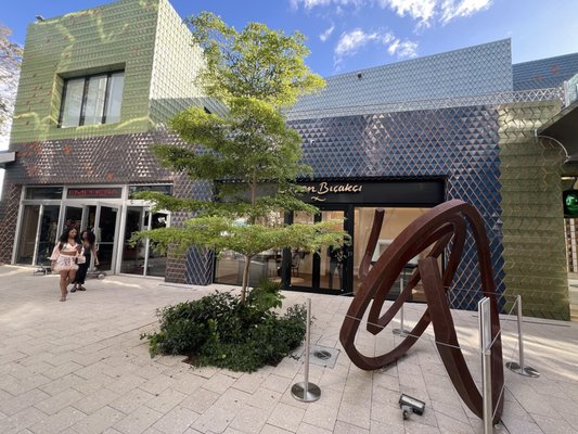 Paradise Plaza by null