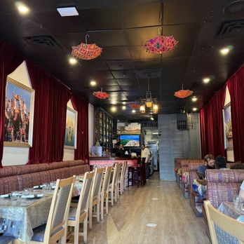 Modern Handi Indian Cuisine - Interior - Indian Near Me - Vancouver, British Columbia Modern Handi Indian Cuisine - Interior - Indian Near Me - Vancouver, British Columbia