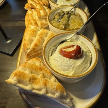 Kelari Taverna & Bar - Dip trio. - Pizza Near Me - Pelham, New Hampshire