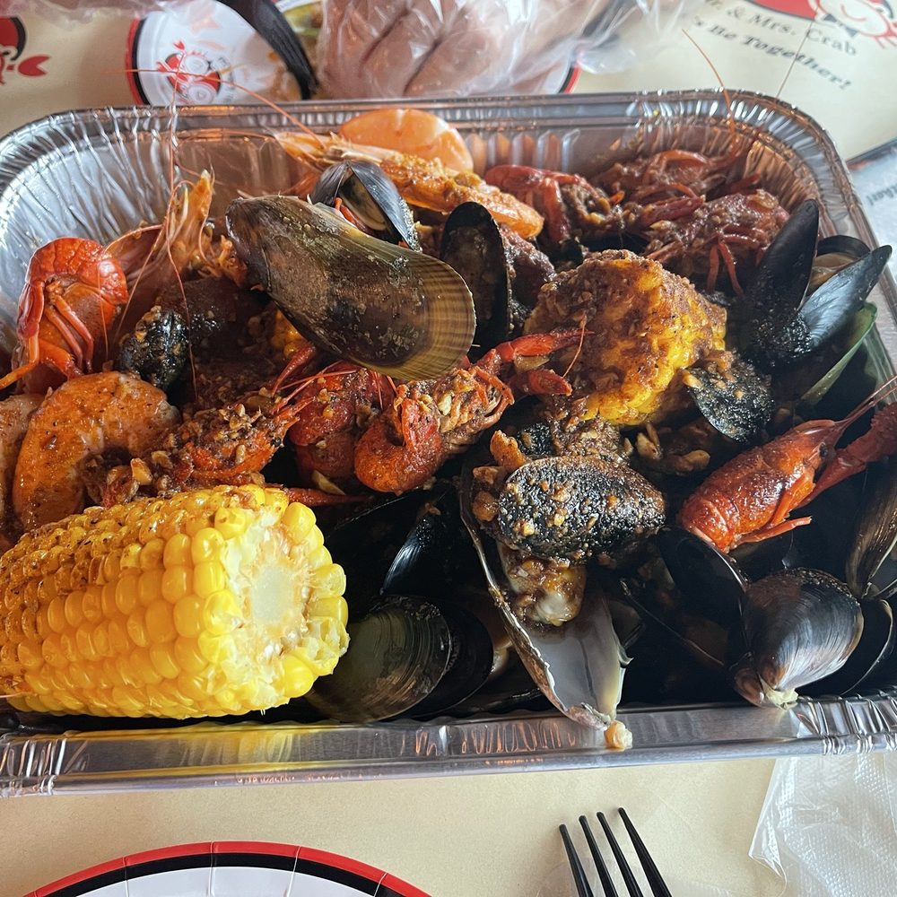 Mr. & Mrs. Crab Ocoee - Combo 2 with extra 1/2 Lb Green Mussels and 1/2 Lb Blue Mussels - Seafood Near Me - Ocoee, Florida