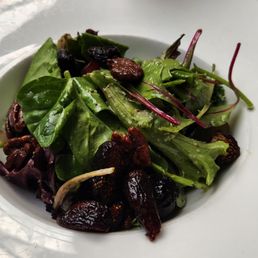 Fig & pecan garden salad with NO cheese.... very nice. Fig & pecan garden salad with NO cheese.... very nice.