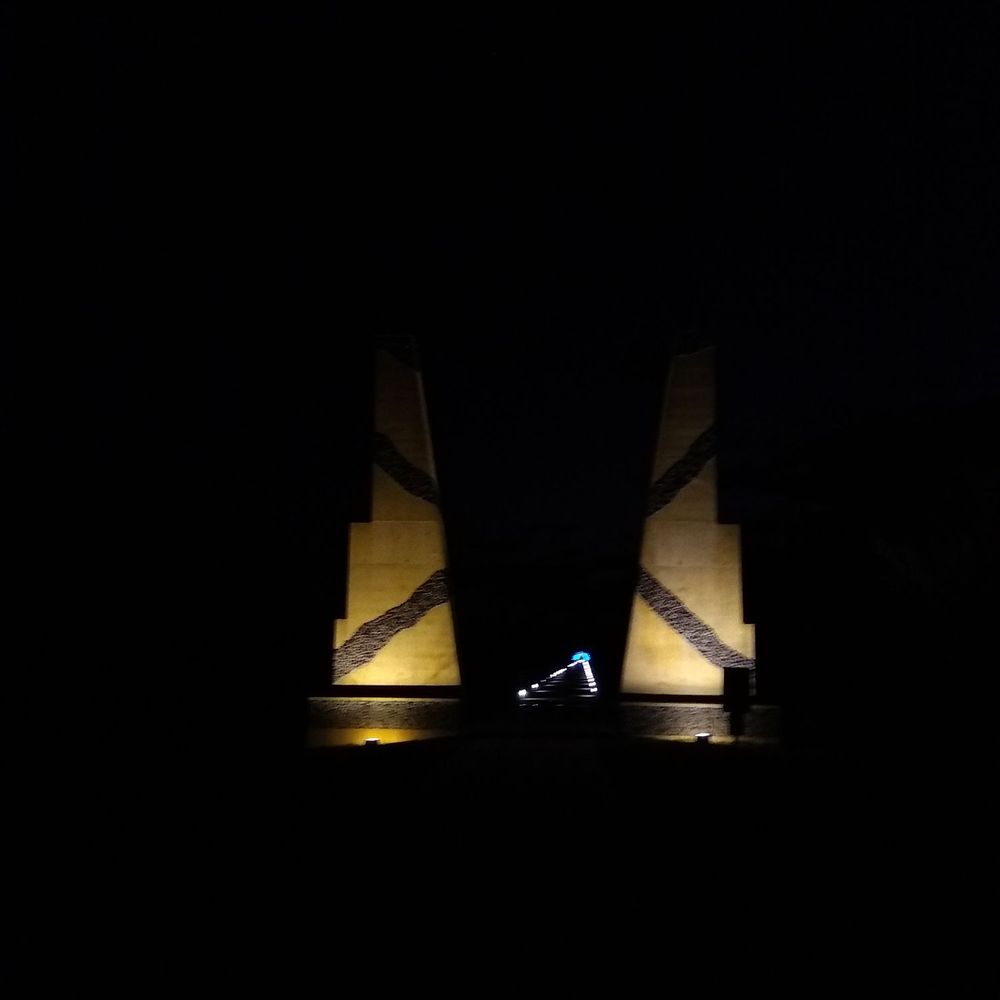 Entrance to the bridge from the East Entrance to the bridge from the East
