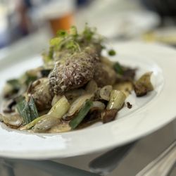 La Concepción - Beef de lomo with potatoes and green onion with a creamy sauce.