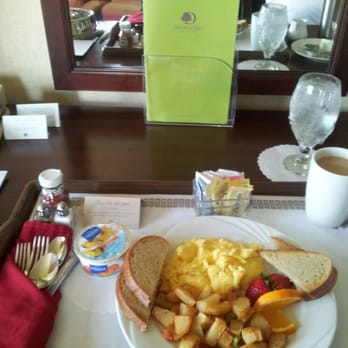 DoubleTree by Hilton Hotel Fort Lee - George Washington Bridge - Breakfast - Hotels Near Me - Fort Lee, New Jersey DoubleTree by Hilton Hotel Fort Lee - George Washington Bridge - Breakfast - Hotels Near Me - Fort Lee, New Jersey