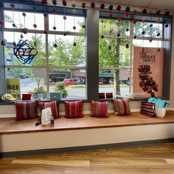 Fortunato Chocolate - Lovely little lounge area in case you can't wait to enjoy your treats - Chocolatiers & Shops Near Me - Kirkland, Washington