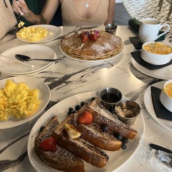 Breakfast At Barneys - French toast, pancakes, grits, scrambled eggs - Breakfast & Brunch Near Me - Atlanta, Georgia Breakfast At Barneys - French toast, pancakes, grits, scrambled eggs - Breakfast & Brunch Near Me - Atlanta, Georgia