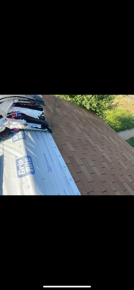 Slide of Lira Roofing