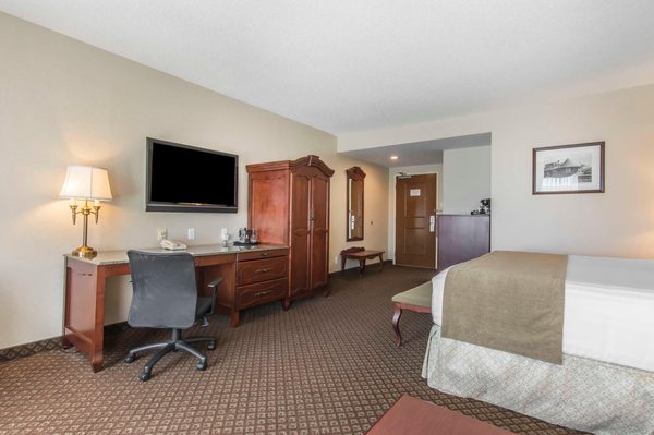 Château Saint John Hotel & Suites by null