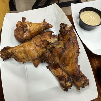 Bearded Baby Que - Chicken wings with white sauce - Barbeque Near Me - Sussex, New Jersey Bearded Baby Que - Chicken wings with white sauce - Barbeque Near Me - Sussex, New Jersey