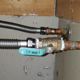 Cold-water inlet & hot-water outlet with lead-free copper-alloy ball valve, male adapters, and stainless-steel connector.