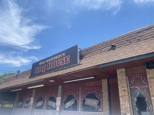 Mike Anderson's Barbeque House & Catering Company by null