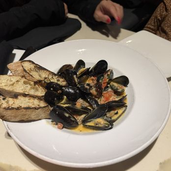 Pomo - Scottsdale - Mussels with Sausage - Pizza Near Me - Scottsdale, Arizona Pomo - Scottsdale - Mussels with Sausage - Pizza Near Me - Scottsdale, Arizona