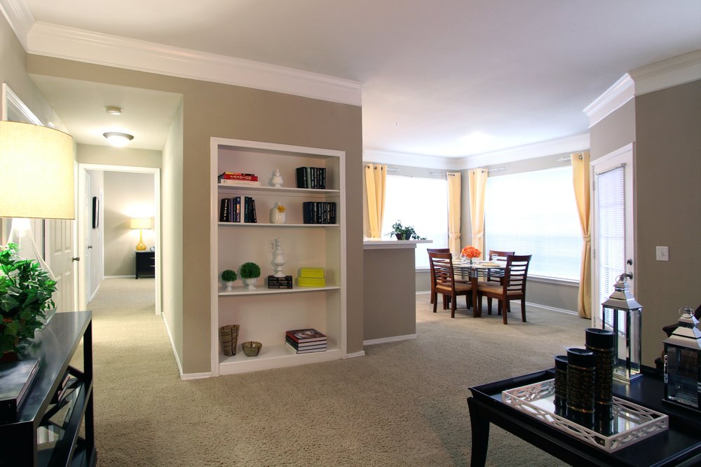 VILLAGE ON THE PARKWAY 18 Photos & 22 Reviews Apartments 1333