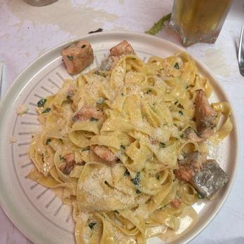 Ristorante Rossini - Fettuccine Salmone - Italian Near Me - Cork, Colorado Ristorante Rossini - Fettuccine Salmone - Italian Near Me - Cork, Colorado