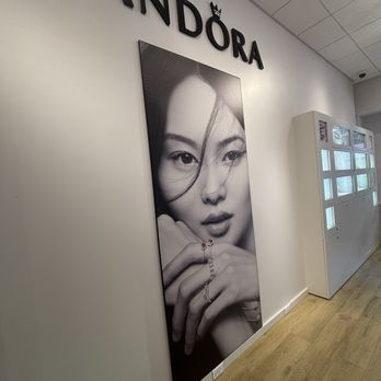 Pandora - Jewelry Near Me - Wrentham, Massachusetts