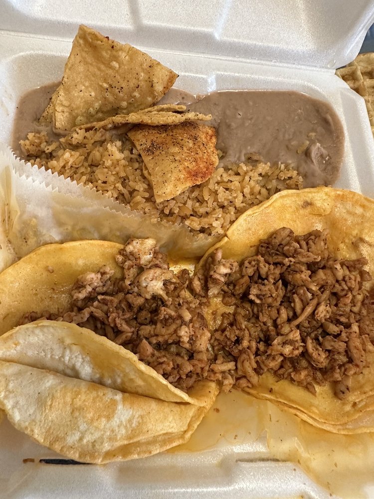 Food from Tacos El Paisa