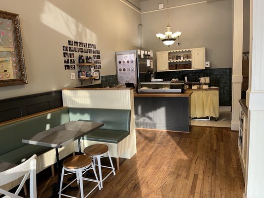 Emporium Pies by null