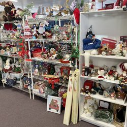Hinds Thrift  - Plenty of Christmas decorations