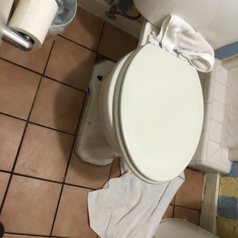 Wisteria Inn - Toilet seat wasn't the same size as the toilet bowl.  It was longer so the whole seat moved when you sat on it. - Hotels Near Me - Panama City Beach, Florida