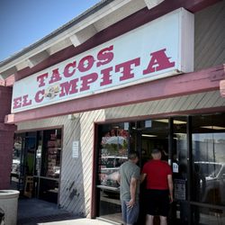 Tacos El Compita - Outside