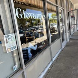 Giovanni's Pizzeria - Entrance