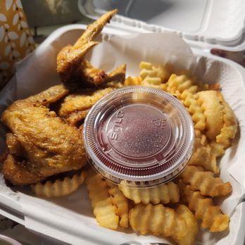 Wabisabi Dining - Curry chicken wings and fries - Breakfast & Brunch Near Me - Honolulu, Hawaii