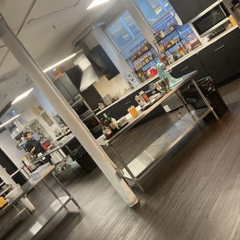 Selfup Cooking Classes - Gorgeous kitchen I don't have to clean after throwing flour everywhere - Cooking Classes Near Me - New York, New York