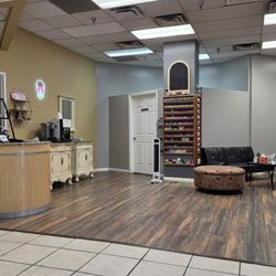 Flawless Nail Bar - Inside