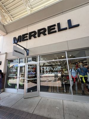 Twin Cities Premium Outlets by null