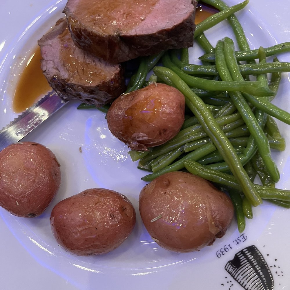 Plattduetsche Park - Steak with potatoes and green string beans. Cooked perfectly - German Near Me - Franklin Square, New York Plattduetsche Park - Steak with potatoes and green string beans. Cooked perfectly - German Near Me - Franklin Square, New York