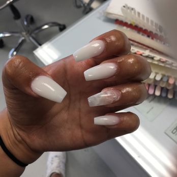 Glossi Nail Bar - Silk white powder with marble design on ring finger - Nail Salons Near Me - Colma, California