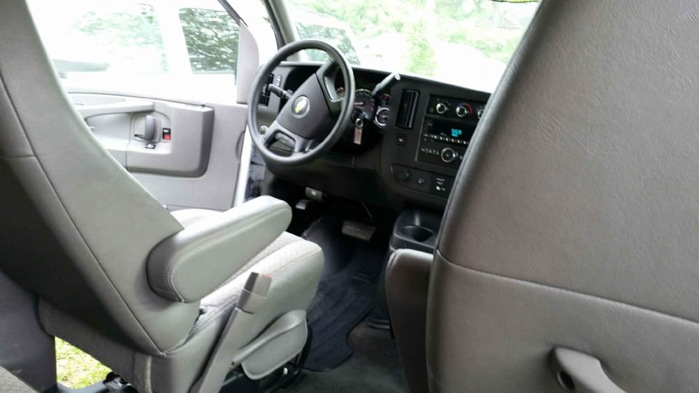 B & T VAN & SHUTTLES Updated July 2024 1001 Leslie Ln, Lufkin