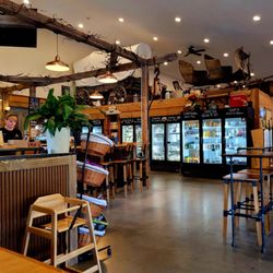 Groundwater Cafe - Large, open dining room, bar & shopping area