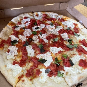 Stromboli's NY Pizzeria - Margarita Pizza - Pizza Near Me - Windermere, Florida
