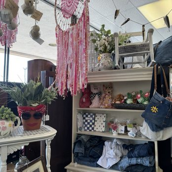Hank & Ellie - Such cute stuff - Gift Shops Near Me - Pantego, Texas Hank & Ellie - Such cute stuff - Gift Shops Near Me - Pantego, Texas
