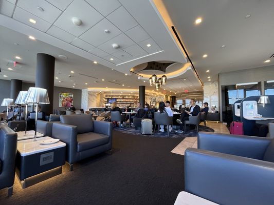 United Polaris Lounge by null
