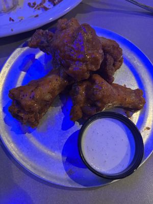 Pluckers Wing Bar by null