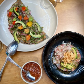 Máximo Bistrot - Stone crab tlayuda, hamachi crudo - Mexican Near Me - México, D.F., DIF Máximo Bistrot - Stone crab tlayuda, hamachi crudo - Mexican Near Me - México, D.F., DIF