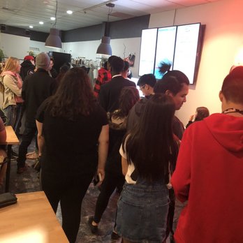 BobaLust Tea House - Long line - Bubble Tea Near Me - Tukwila, Washington